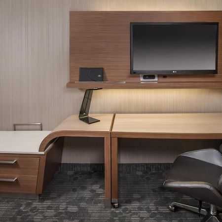Courtyard By Marriott New York Queens, Jamaica Exterior photo
