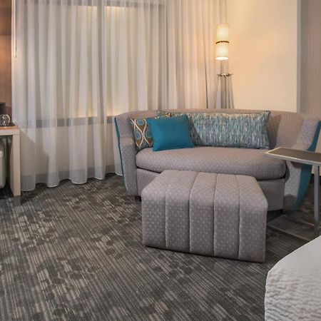 Courtyard By Marriott New York Queens, Jamaica Exterior photo