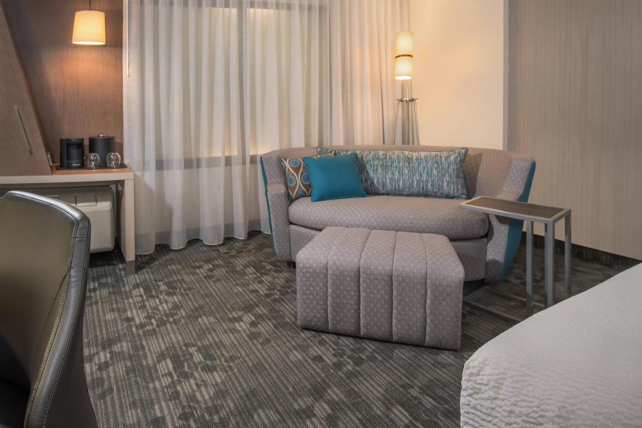Courtyard By Marriott New York Queens, Jamaica Exterior photo